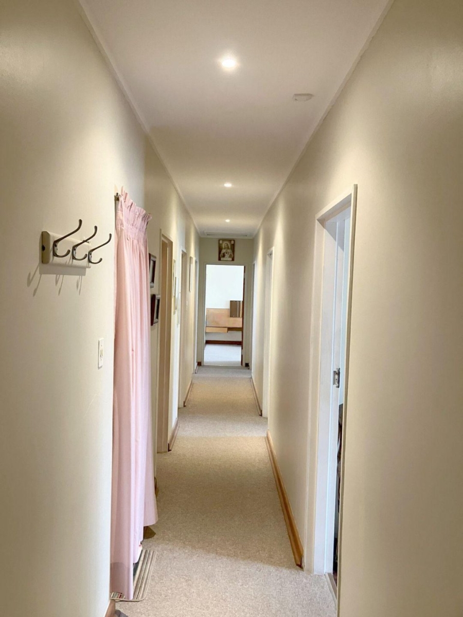 4 Bedroom Property for Sale in Kabega Park Eastern Cape